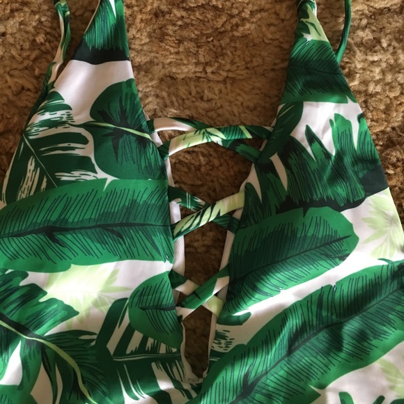 🌴Palm Leaf Criss-Cross One Piece Swimsuit - Picture 6 of 8