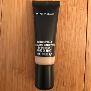 Mac Pro Longwear Nourishing Waterproof Foundation!