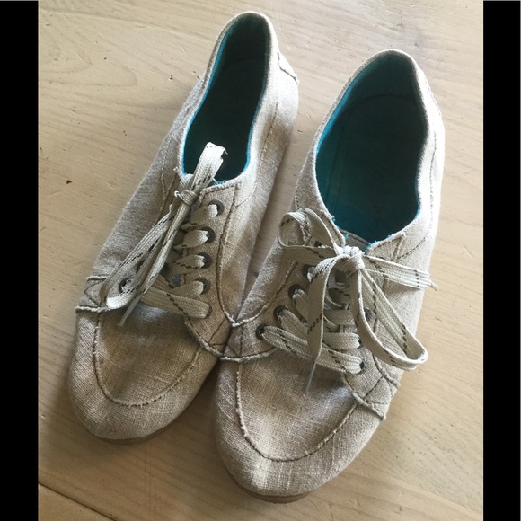 where can i buy blowfish shoes