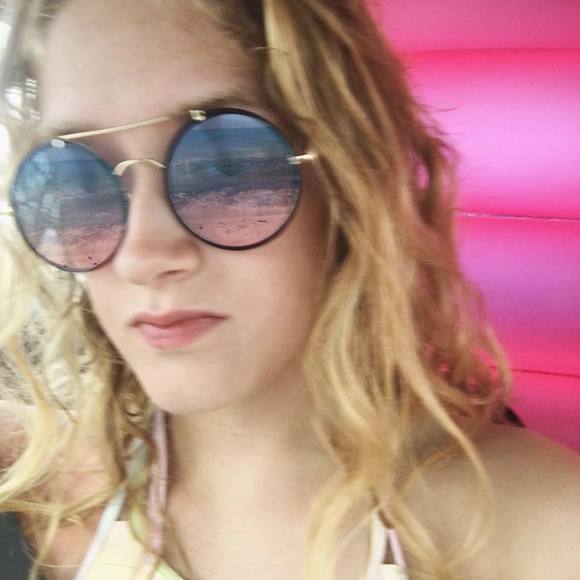 Meet your Posher, Hannah - Picture 1 of 1