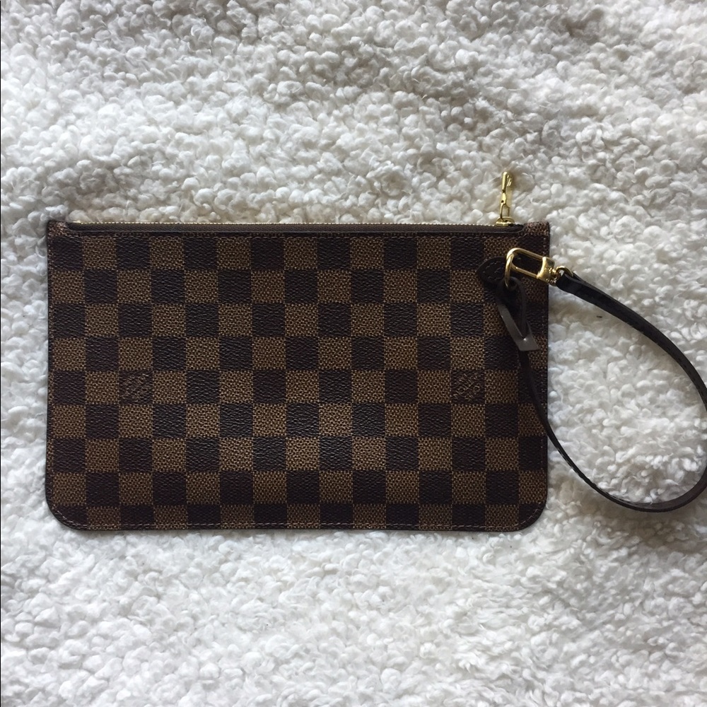 ⛔️sold⛔️More picture of Louis Vuitton Pouch