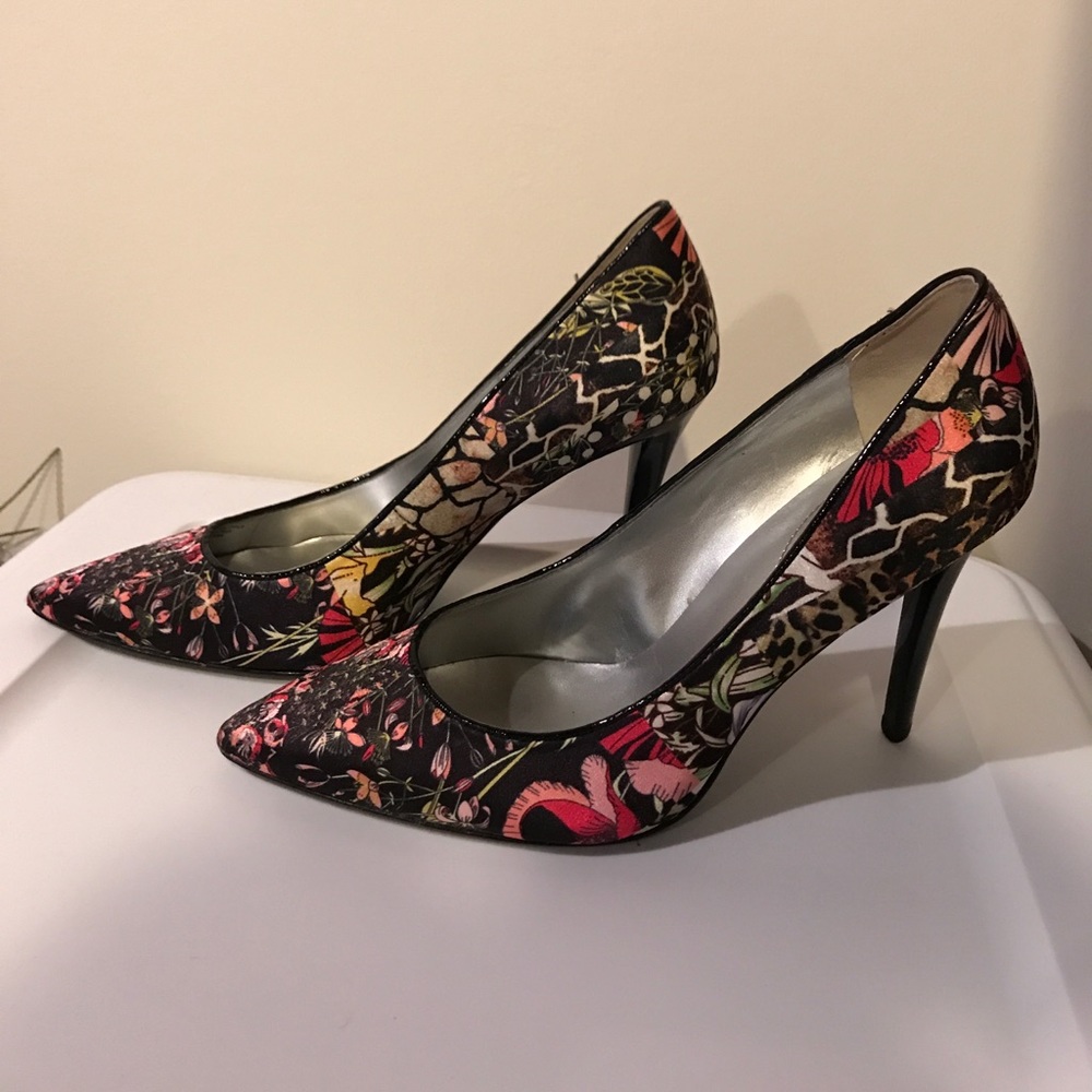 Patterned Guess Pumps - Picture 3 of 5