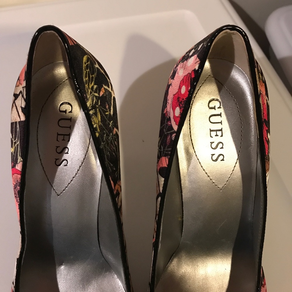 Patterned Guess Pumps - Picture 4 of 5