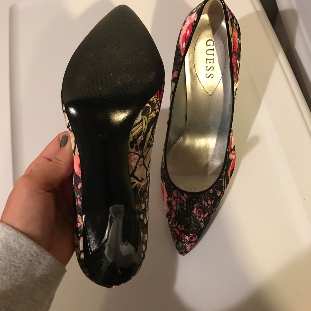 Patterned Guess Pumps - Picture 5 of 5