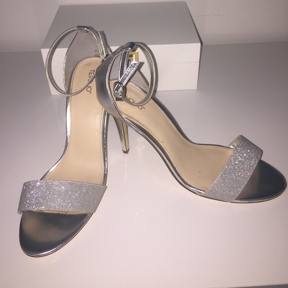 Tevolio: Metallic Silver/Glitter Ankle Heels, 8.5