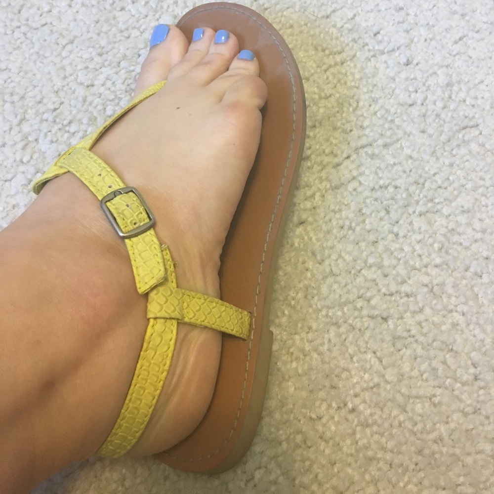 Yellow sandals - Picture 2 of 4