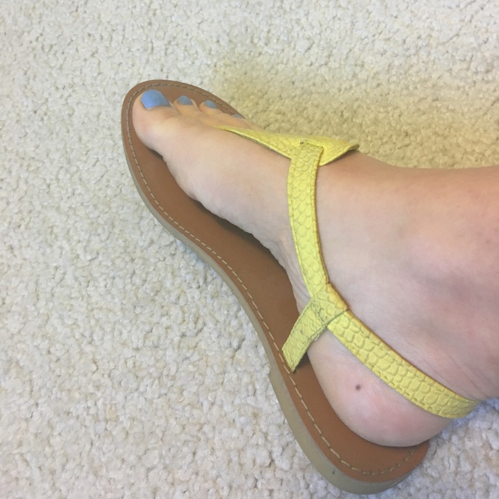 Yellow sandals - Picture 3 of 4