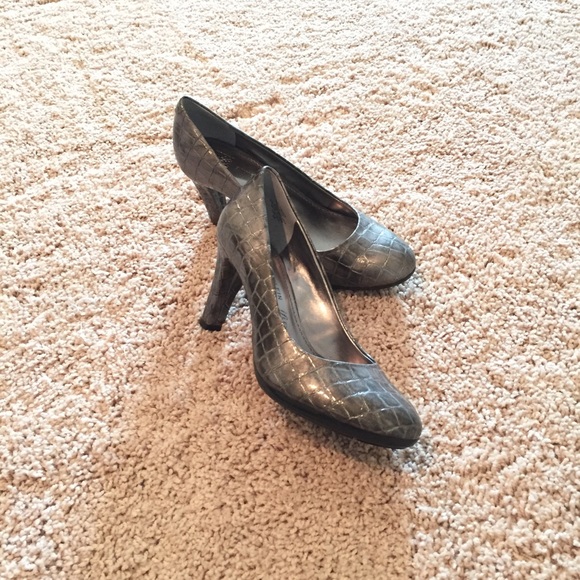 New Anne klein pumps - Picture 2 of 3