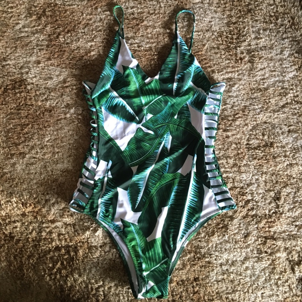 🌴Side Cut-out One Piece🌴