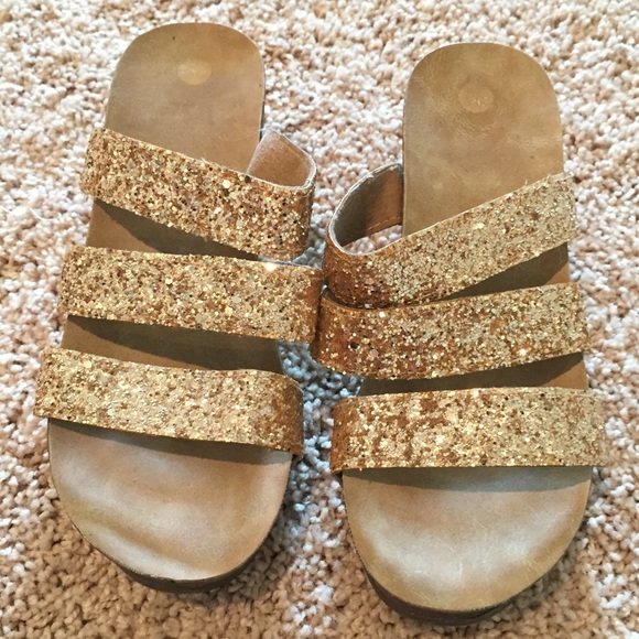 Golden wedges - Picture 1 of 3