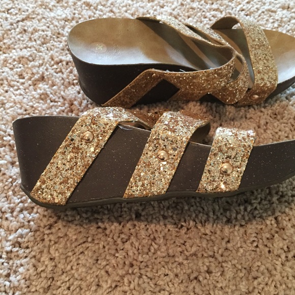 Golden wedges - Picture 3 of 3