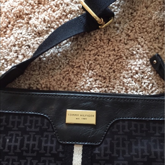 Tommy Hilfiger crossbody bag - Picture 2 of 2