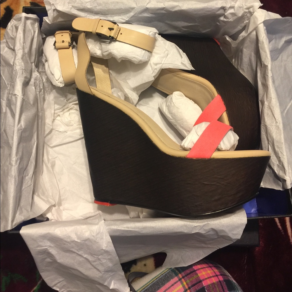 Brand New JOE'S Platform Coral and Brown 7