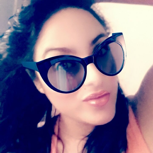 Meet your Posher, Maria - Picture 1 of 1