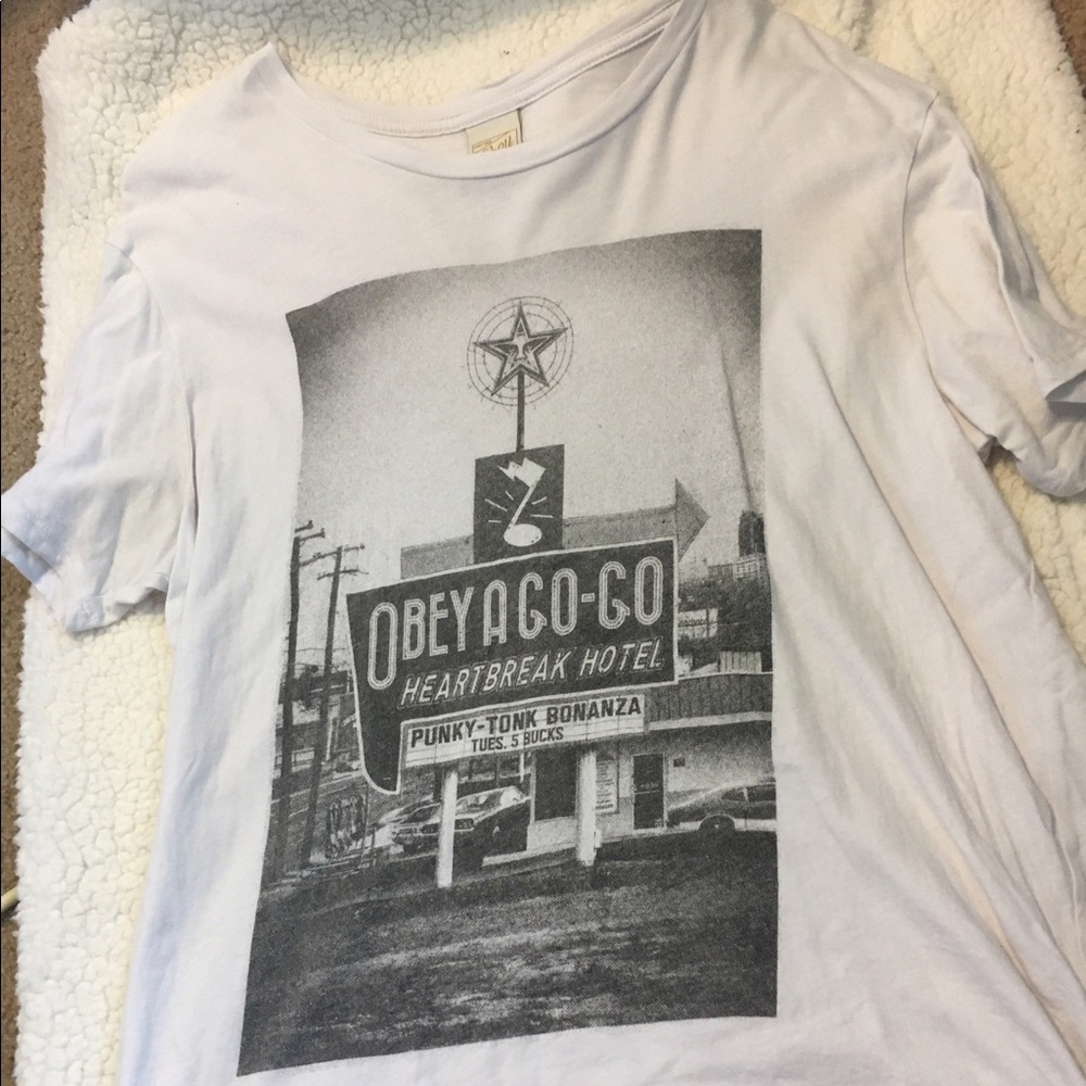 Obey t shirt