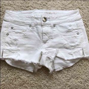 White American Eagle shorts