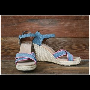 Toms wedges