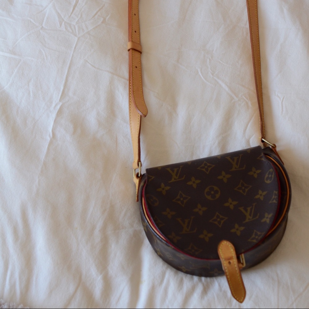 SOLD: Louis Vuitton Crossbody!!