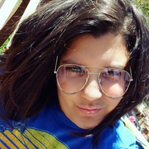 Meet your Posher, Crystal