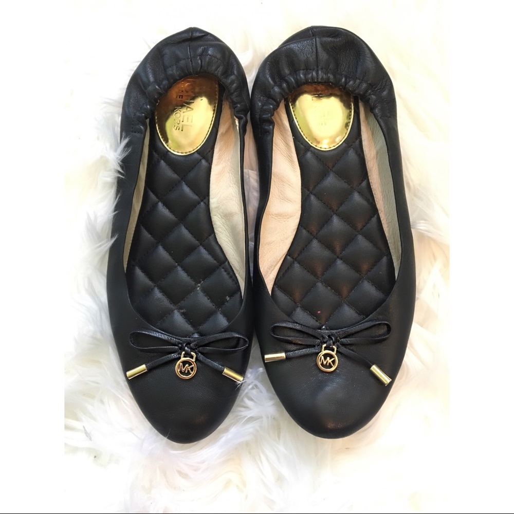 🙌RESERVED🙌 Michael Kors - Black and Gold Flats