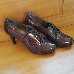 Anne Klein Brown patent lace up Booties 7.5