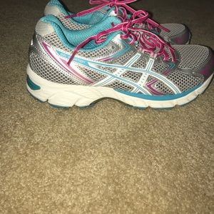 Brand new asics gel equation shoes size 9.