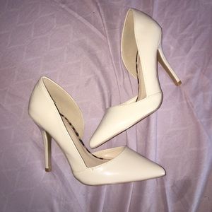 Charlotte Russe creme pumps