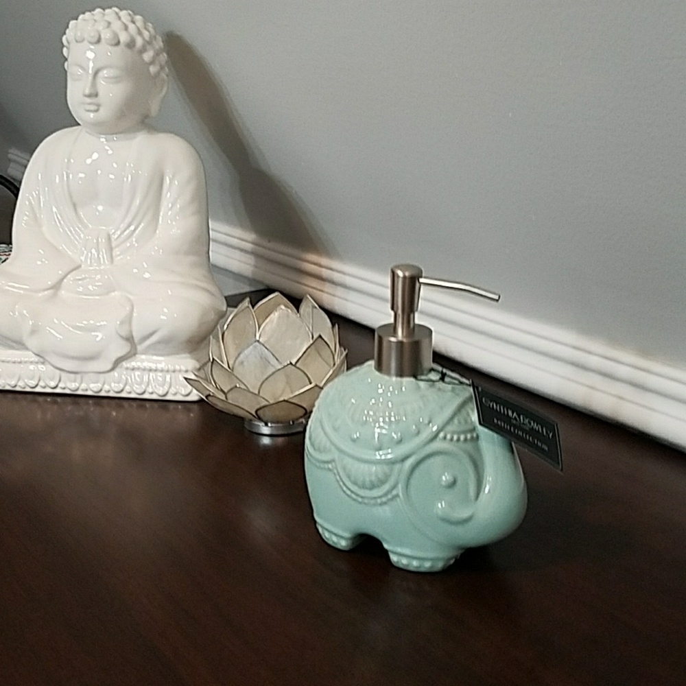 NWT Cynthia Rowley soap dispenser