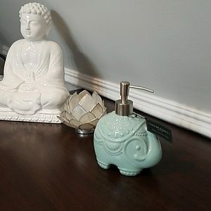 NWT Cynthia Rowley soap dispenser