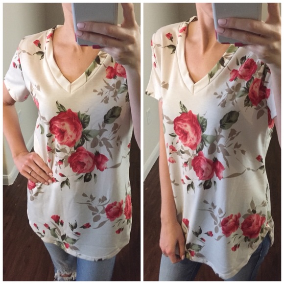 LAST ITEM▫Ivory Soft Terry Floral V-Neck Tee - Picture 2 of 7