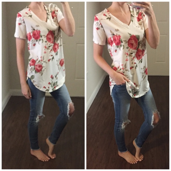 LAST ITEM▫Ivory Soft Terry Floral V-Neck Tee - Picture 4 of 7