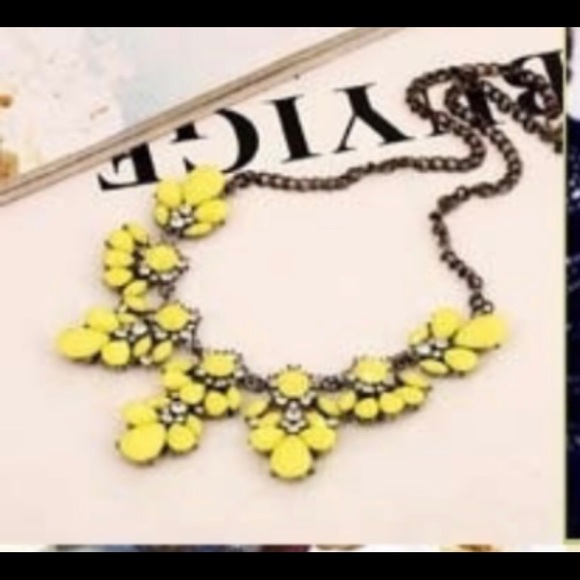 🏵 fabulous statement necklace🏵 - Picture 3 of 3