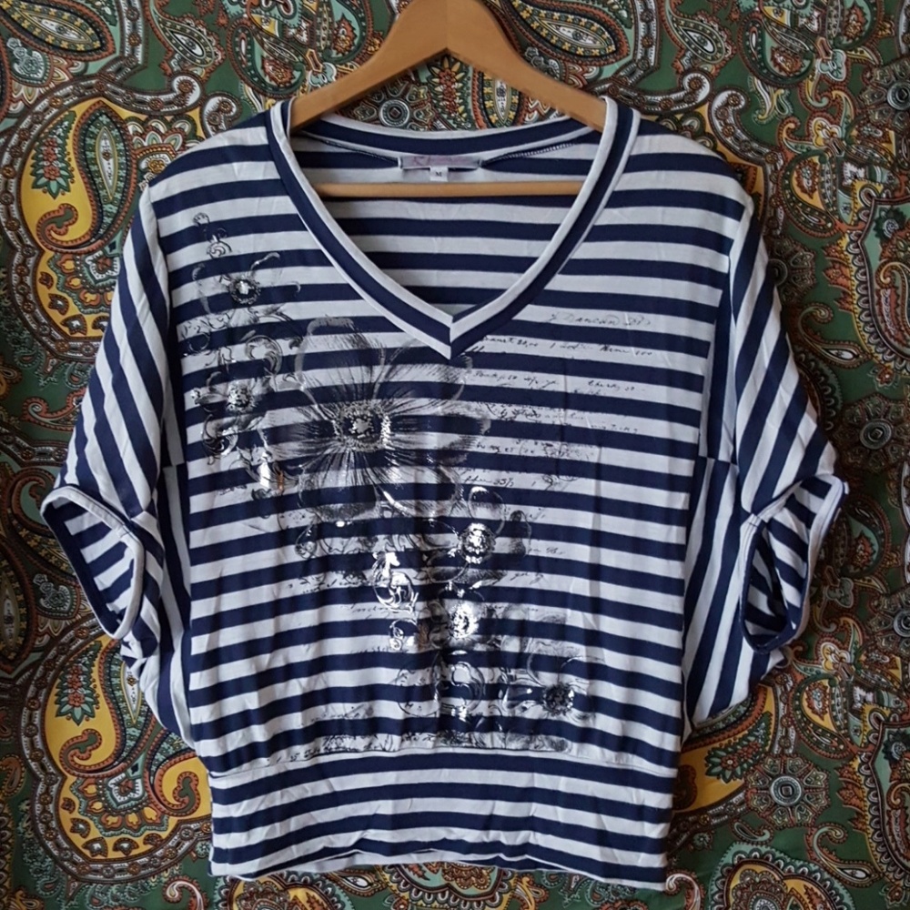 🌺 Navy Blue Striped short sleeve top