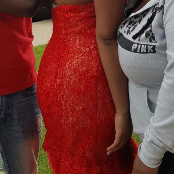 Dresss - Picture 2 of 2