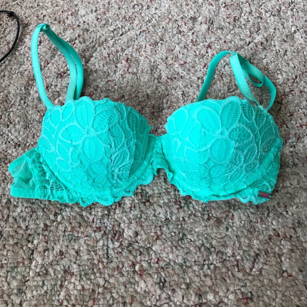 32A Victoria's Secret date bra