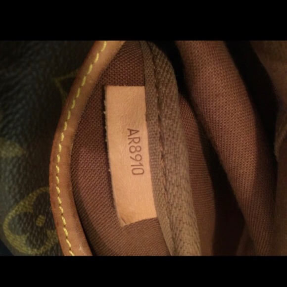 Authentic Louis Vuitton monogram Samur 35 - Picture 4 of 5