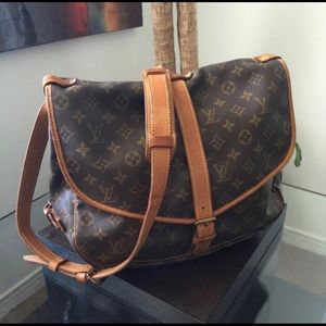 Authentic Louis Vuitton monogram Samur 35