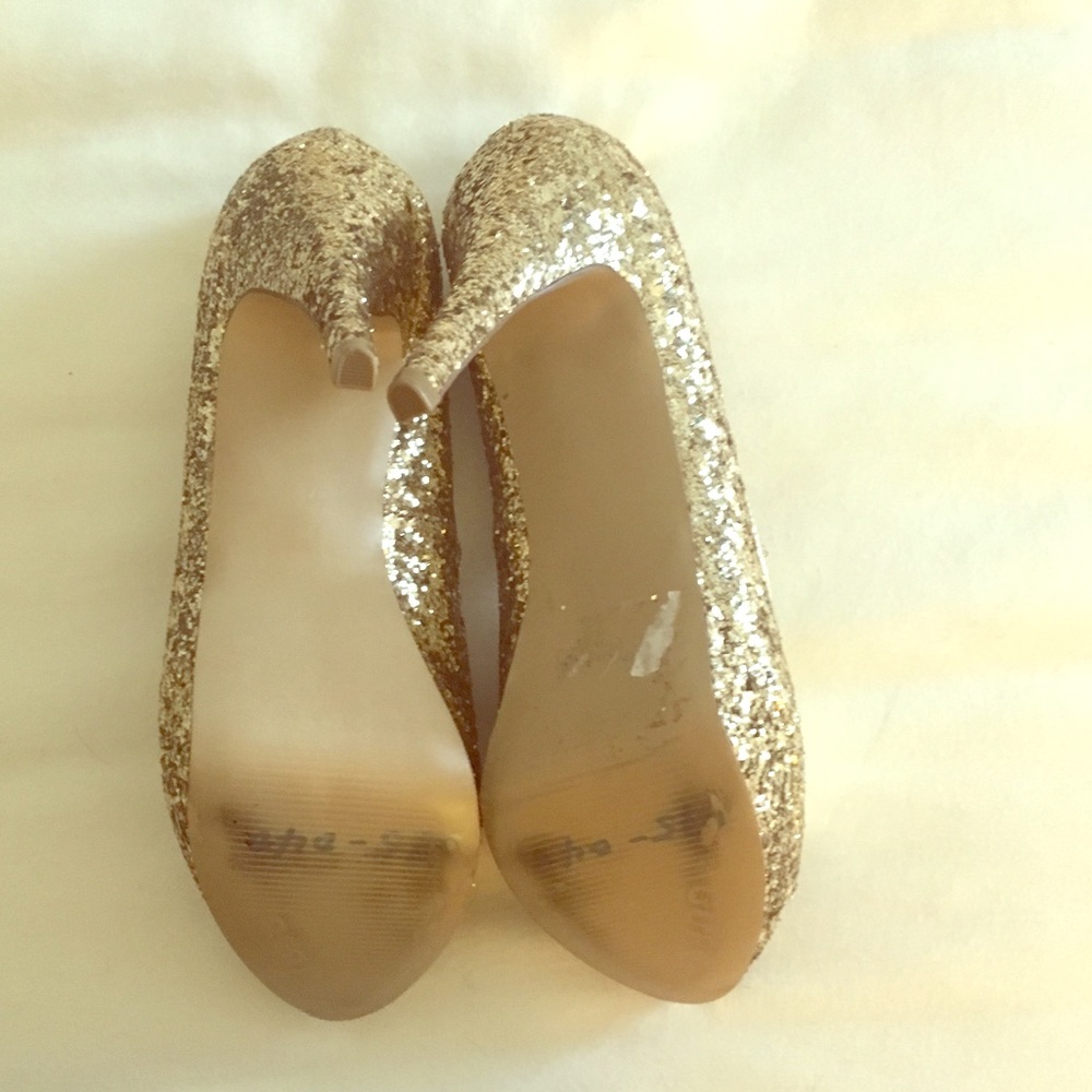 Never Worn! Guess Gold Sequin Heels 7.5 - Picture 3 of 3