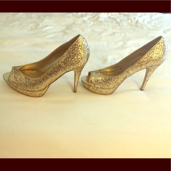 Never Worn! Guess Gold Sequin Heels 7.5 - Picture 2 of 3