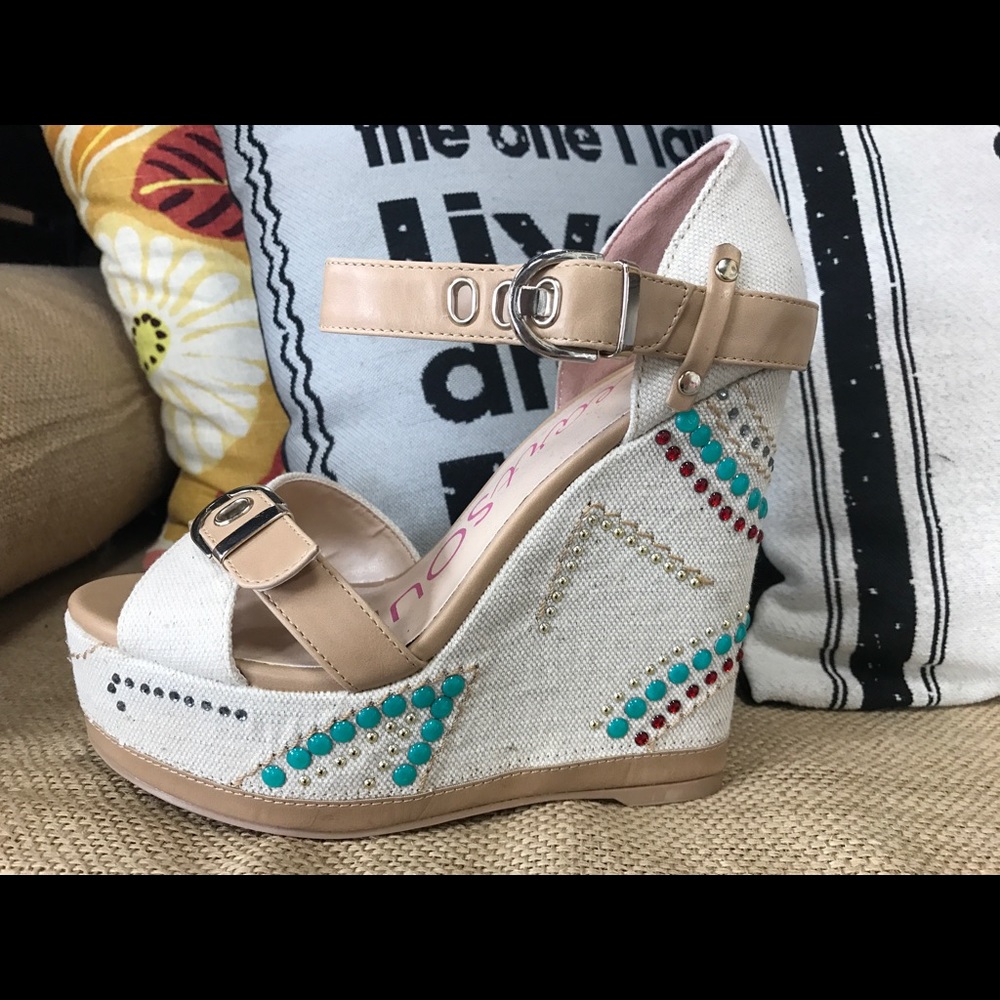 Sachi Wedge NWT