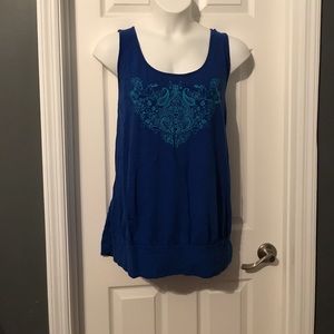 💚 Beautiful Design on a Comfy Cute Tank! 💙