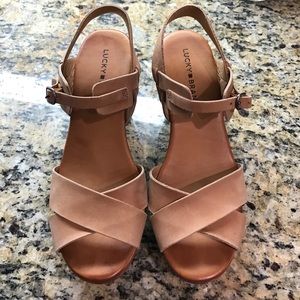 Lucky Brand tan wedges