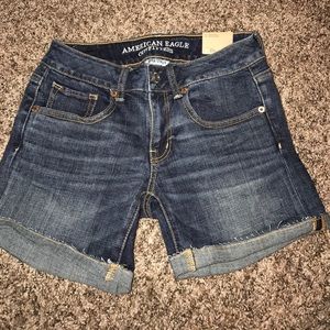 American Eagle Midi shorts