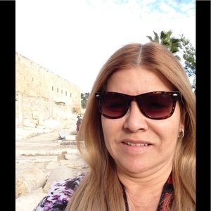 Meet your Posher, Yolanda