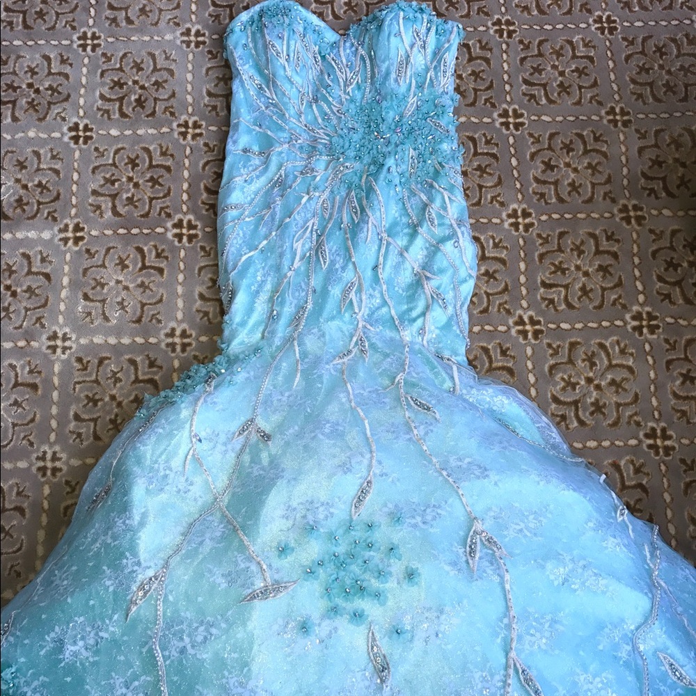 NWOT MacDuggal Couture Size 10 (Cut Small)