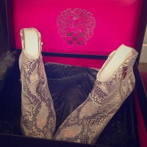 Boots , Silvery Thing in creamy white