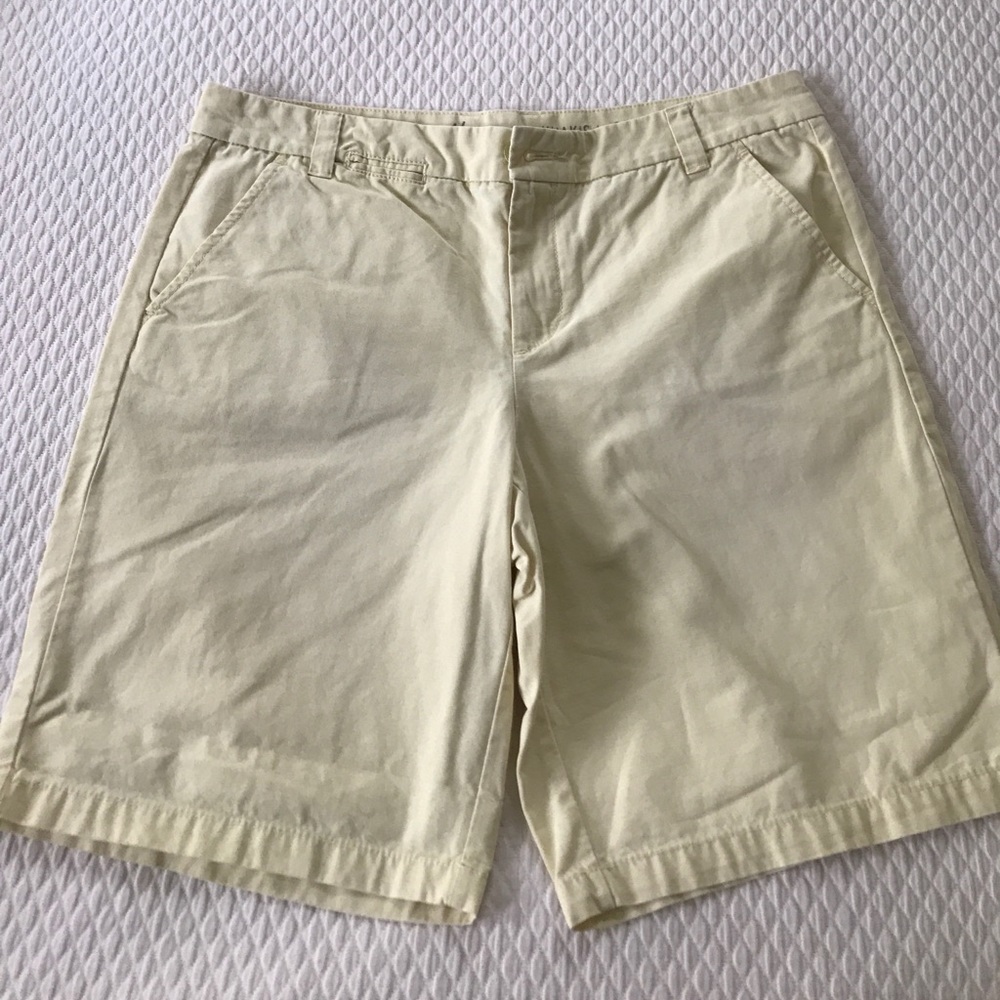 GAP Khaki shorts