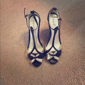 BRAND NEW Black and Gold Wedges