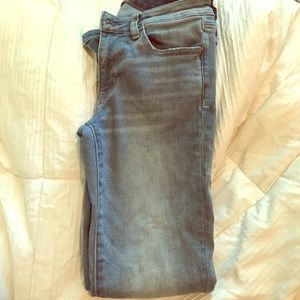 American Eagle light wash skinny jegging