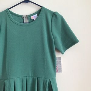 Lularoe Amelia green short sleeve dress pockets